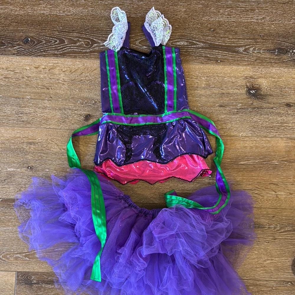 Size 5 - Girls Mal Costume